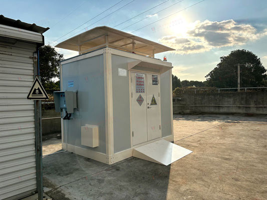 Contenitore per spedizione di prodotti chimici per stoccaggio temporaneo con apertura laterale
